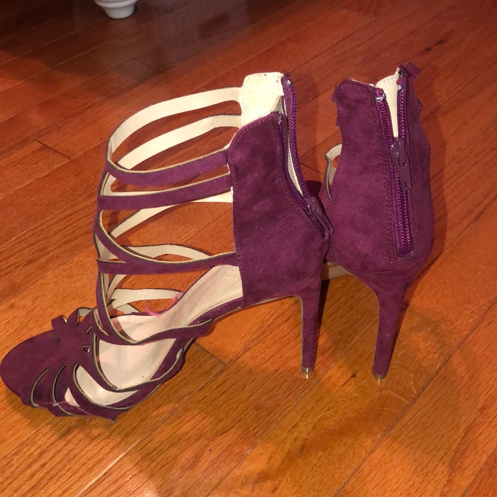 Heels - Picture 2 of 2